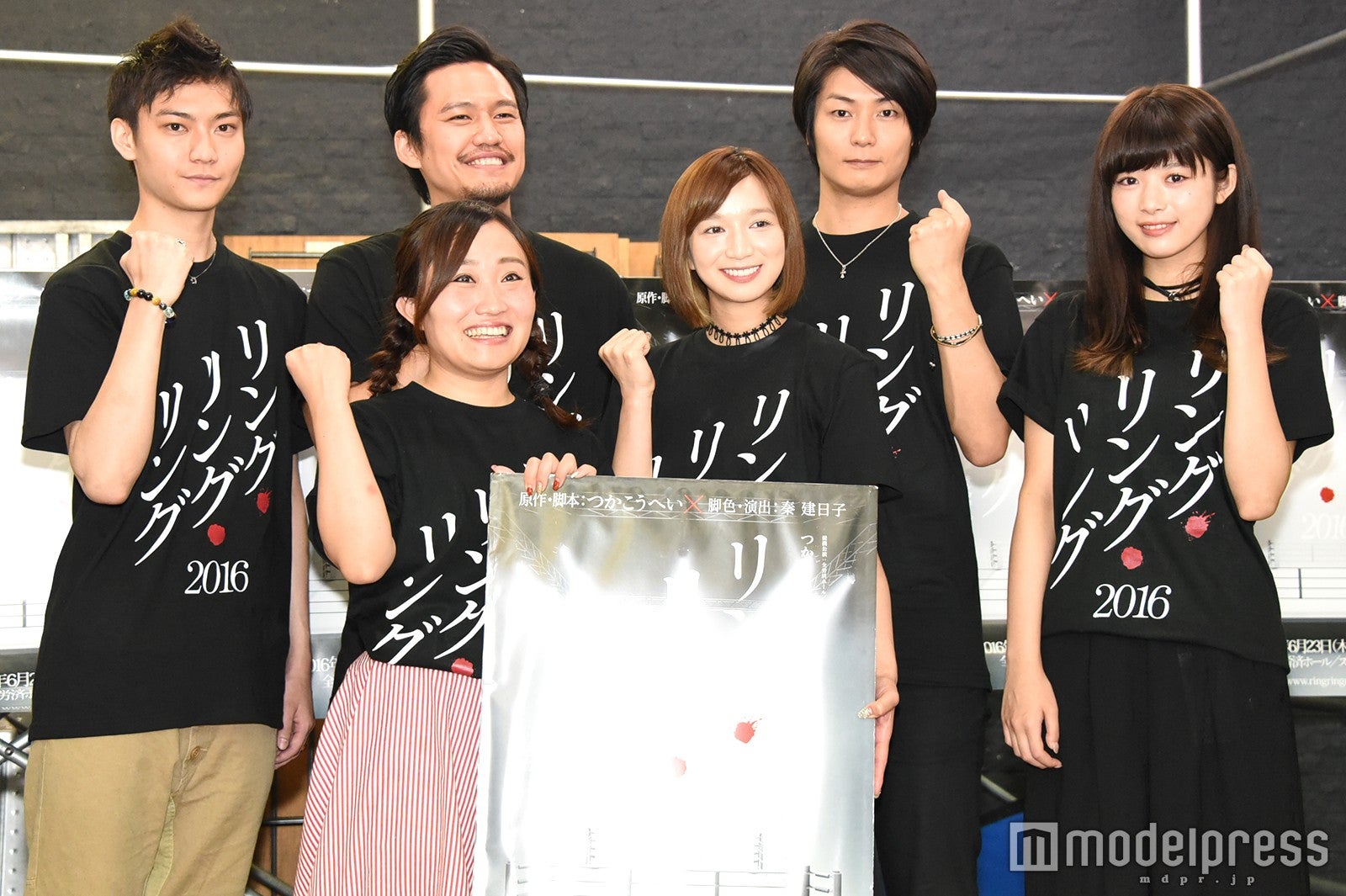 （後列左から時計回りに）高崎俊吾、小柳心、八神蓮、馬場ふみか、芹那、キンタロー。（C）モデルプレス