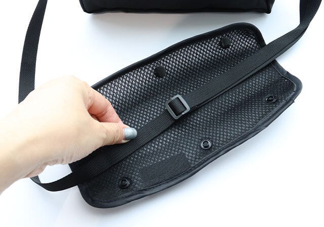 100円ショップ　100均　100円　百円　百円ショップ　便利　優秀　使える　おすすめ　オススメ　レビュー　人気　セリア　seria　ショルダーストラップカバー　通気性