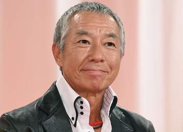 「見るだけで泣ける」「胸アツです♥」柳葉敏郎 「踊る」青島と背中合わせ2ショに感動の声続々