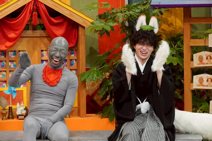 小峠英二、菊池風磨(C)テレビ東京