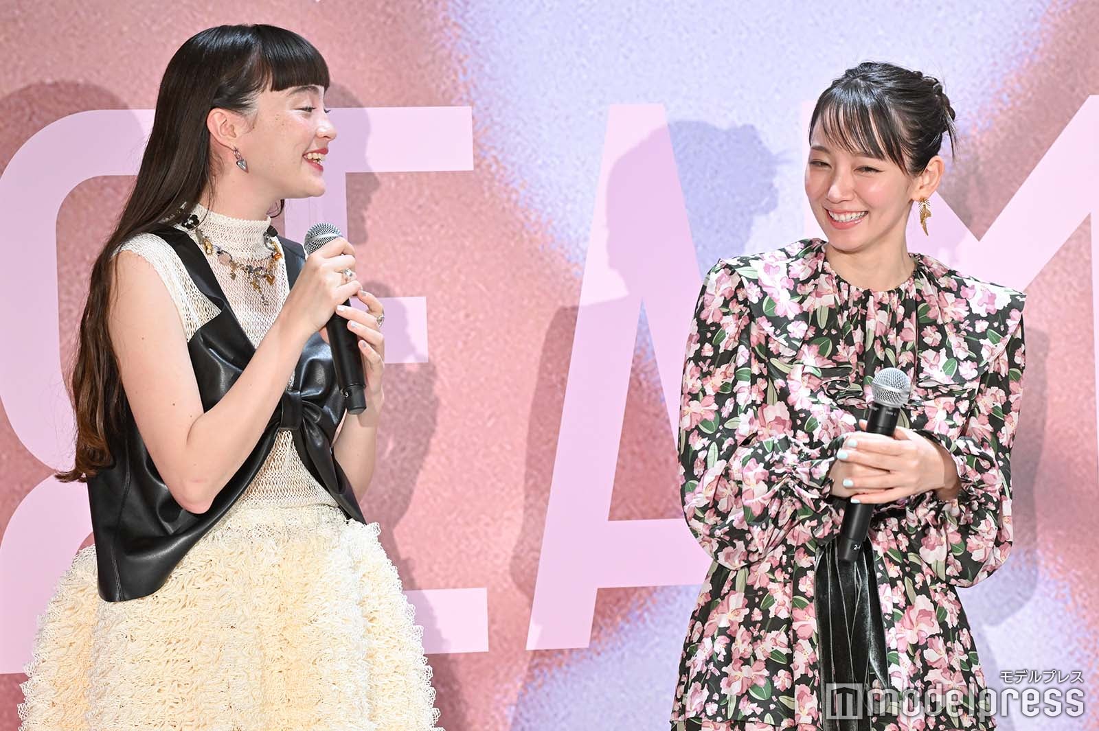 モトーラ世理奈、吉岡里帆（C）モデルプレス