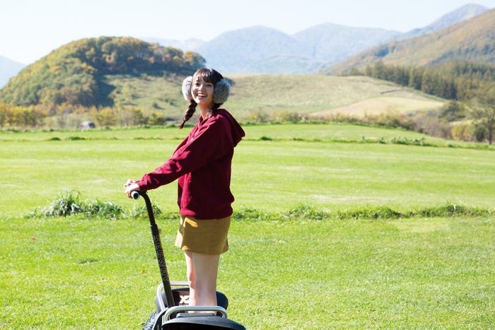乃木坂46齋藤飛鳥ファーストソロ写真集『潮騒』より(C)細居幸次郎/幻冬舎