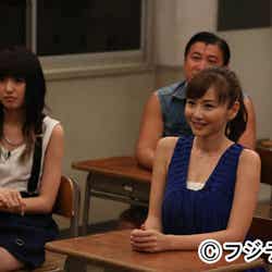 林先生の授業を聞く南明奈、スギちゃん、杉原杏璃(左から)/「テレビシャカイ実験 あすなろラボ」