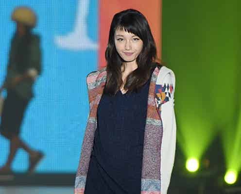 木下優樹菜、ミニワンピ X ニーハイブーツで太ももチラリ 秋のカジュアルスタイルを披露