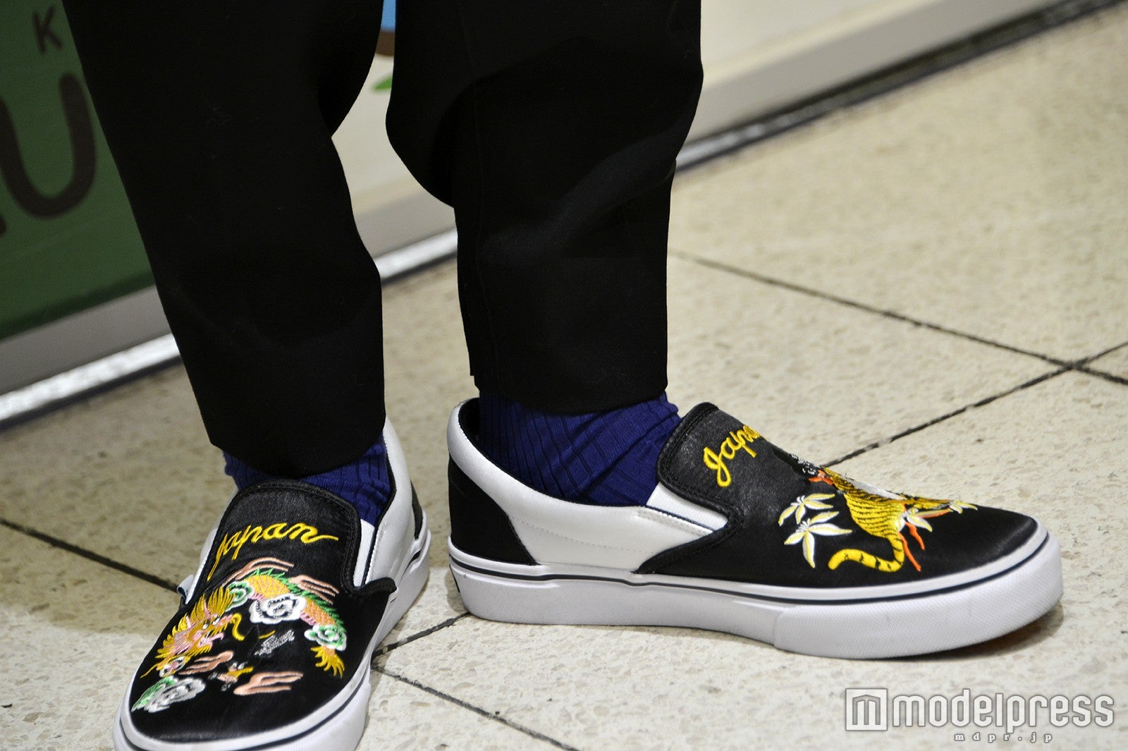 足元コーデをクローズアップ（C）モデルプレス