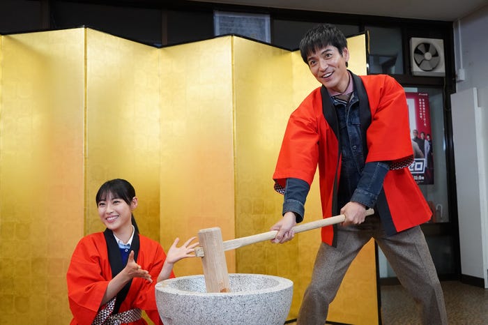 瀧本美織、沢村一樹 (C)テレビ朝日