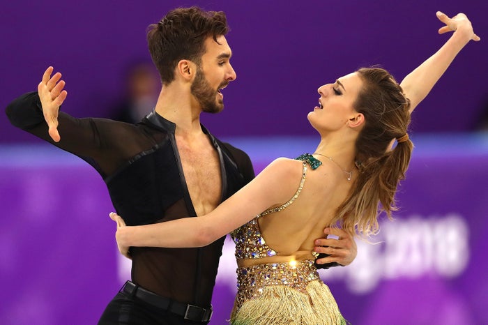 アイスダンス仏ペア 衣装はだけるハプニング乗り越え涙の 銀 平昌五輪 モデルプレス