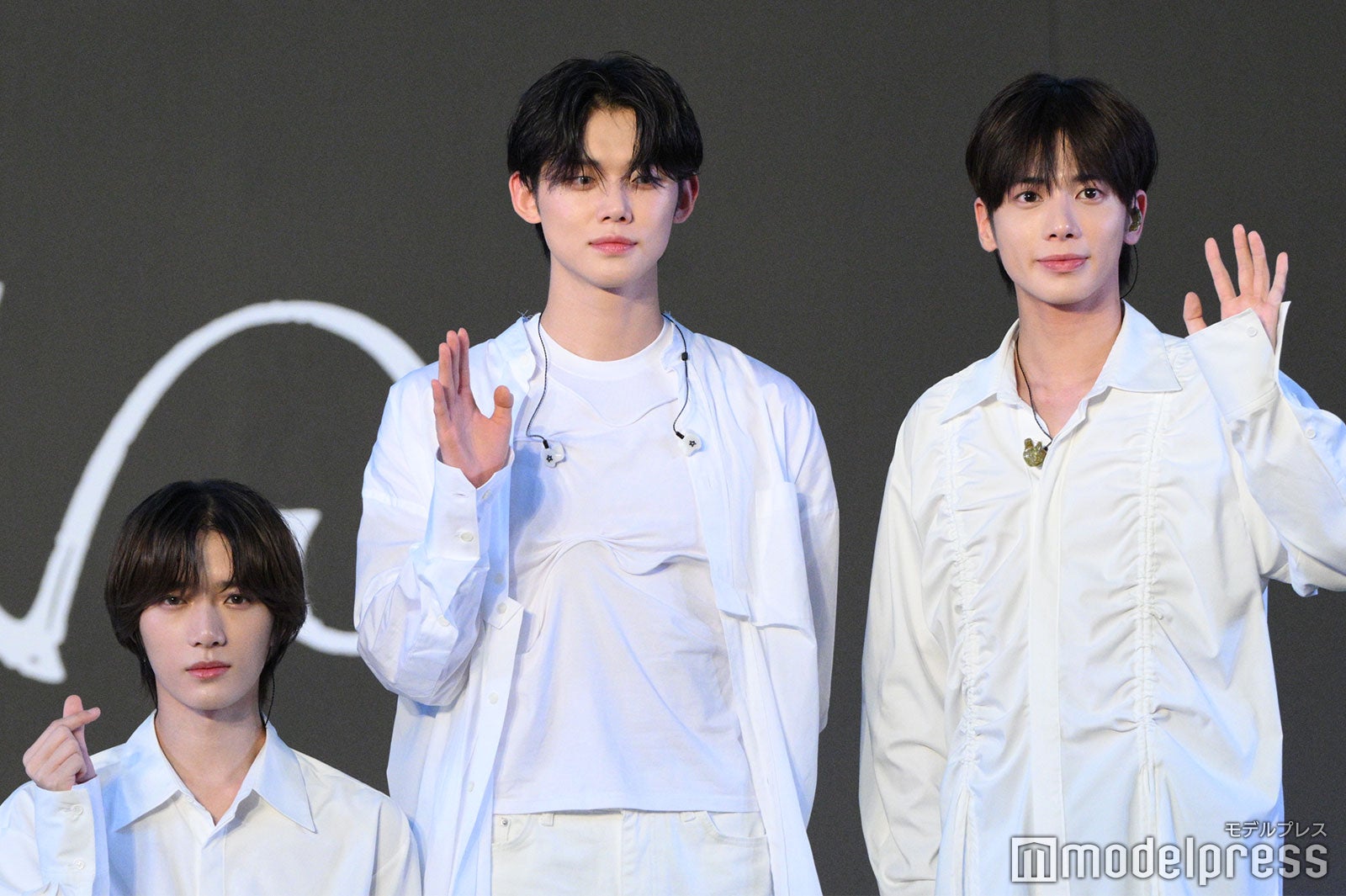 爽やかに微笑むボムギュ、ヨンジュン、テヒョン（C）モデルプレス