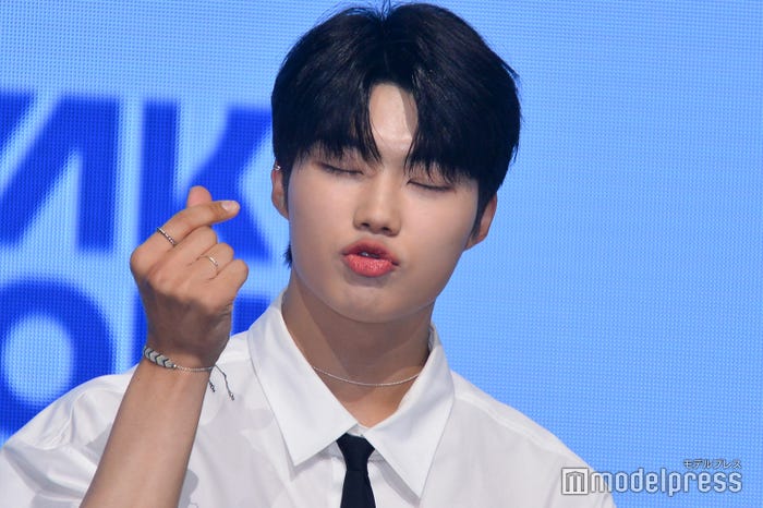 口をきゅむっとさせるパク・ゴヌク(C)モデルプレス