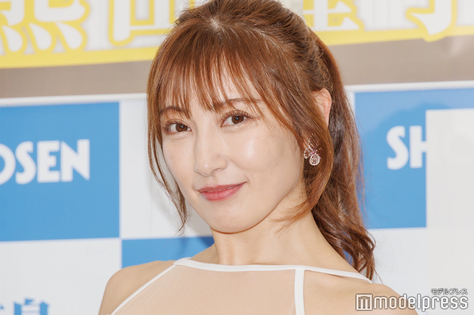 熊田曜子、グラビアは「50歳までは必ずやりたい」美腹筋際立つポールウェア姿で登場【Spinning】