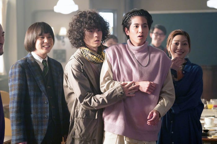 (左から)山脇辰哉、菅田将暉、志尊淳、内田慈(C)フジテレビ