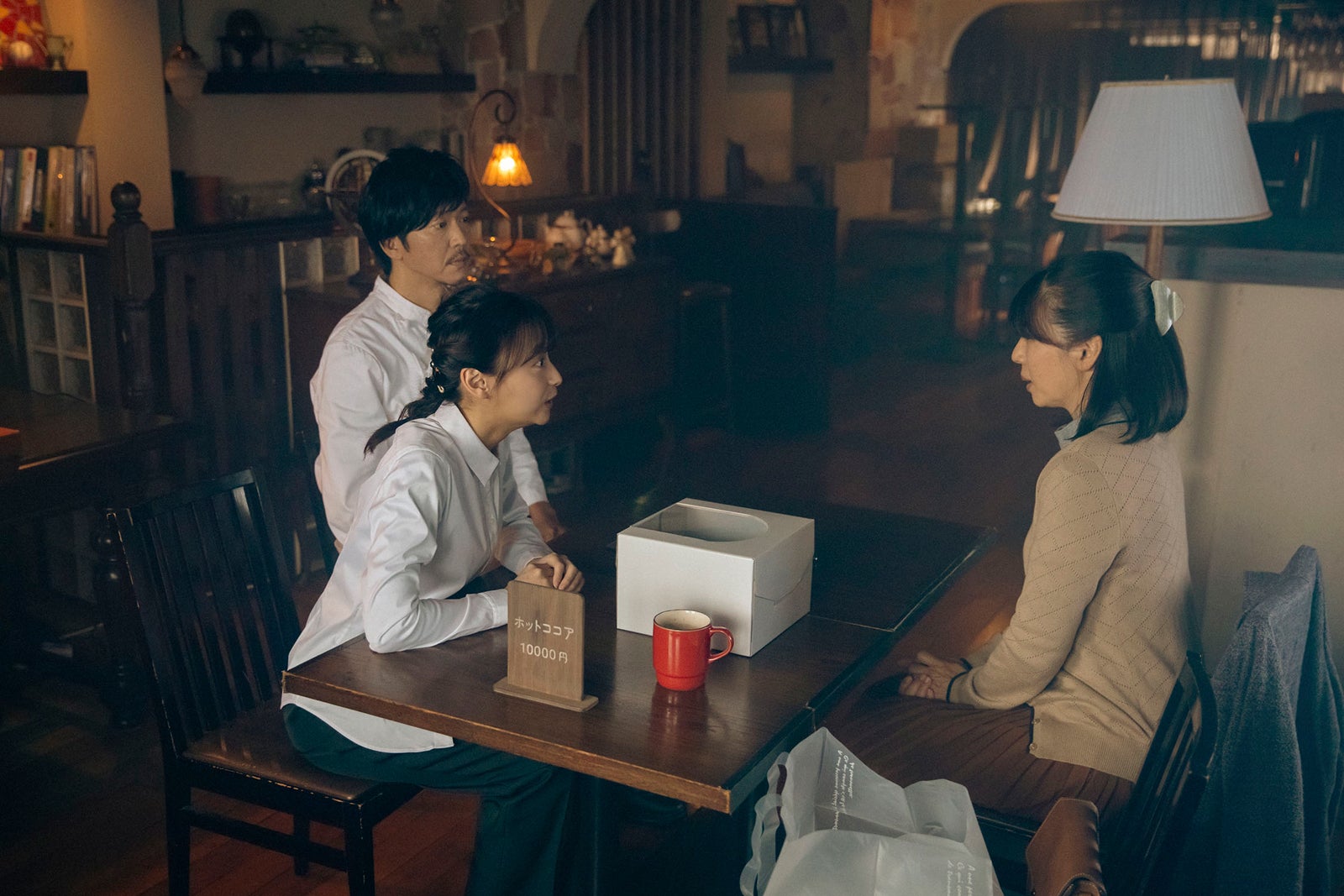 影山優佳、田辺誠一「ハコビヤ」第4話より（C）「ハコビヤ」製作委員会