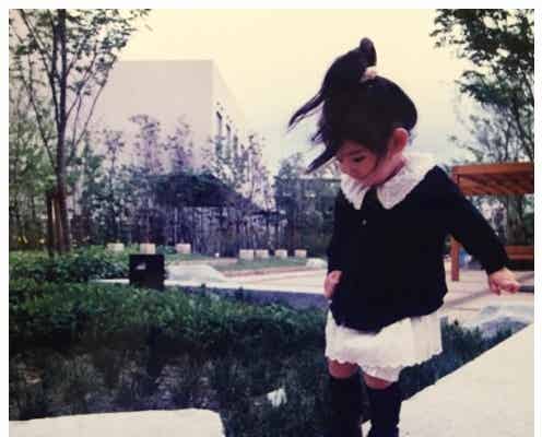 吉岡里帆、令和初日に母親へ心温まるサプライズ&幼少期ショット公開