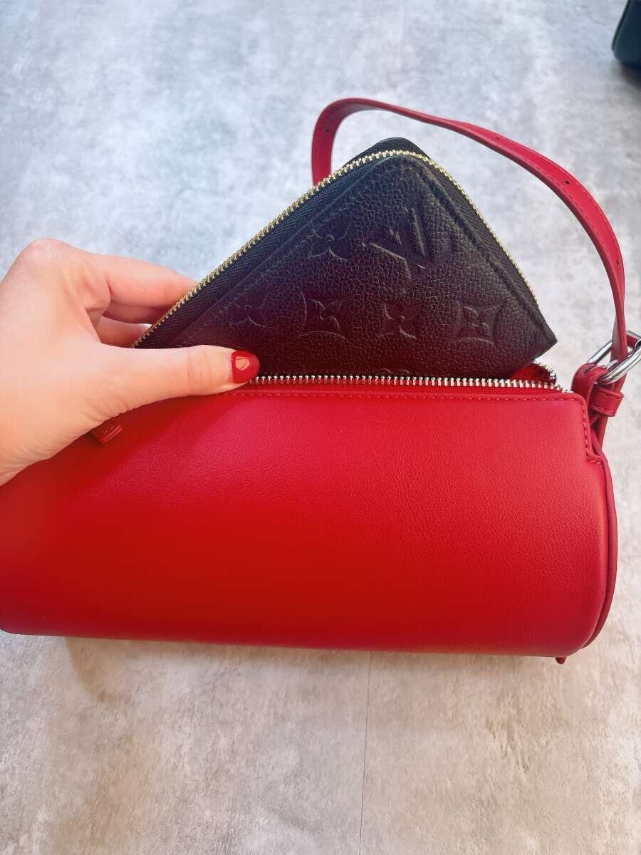 GUシリンダーバッグ　長財布が入っている状態