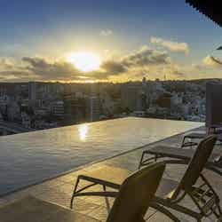 沖縄・那覇にプール付リゾートホテル「ヒューイットリゾート那覇」プールサイドバーも併設