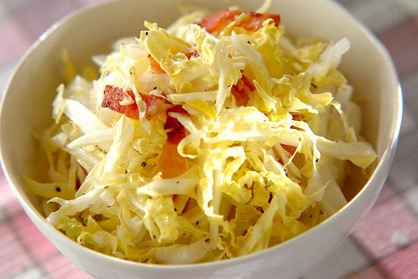 白菜とカリカリベーコンのサラダ