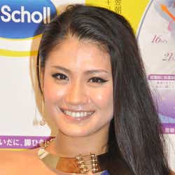 モデルプレス - 肉食系セクシー美脚披露!ミス・ユニバース日本代表が秘訣を伝授