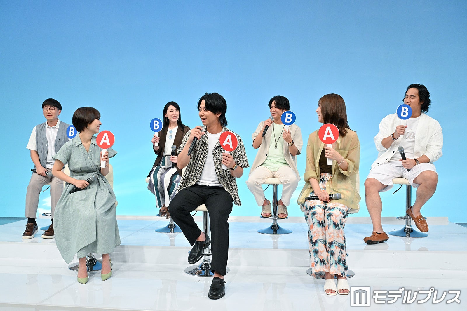 （後列左より）少路勇介、雛形あきこ、萩原聖人、佳久創（前列左より）吉谷彩子、北山宏光、石川恋（C）モデルプレス