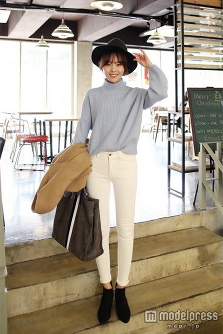 「フロントリブハイネックニット」全4色6,728円（税込）／Photo by DHOLIC