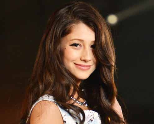 ダレノガレ明美、大人の魅力振りまく 華やかミニワンピでウォーキング