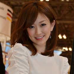 モデルプレス - 近藤しづか、“ハッピー美脚”で授賞式に登場 FOODEX美食女子グランプリ