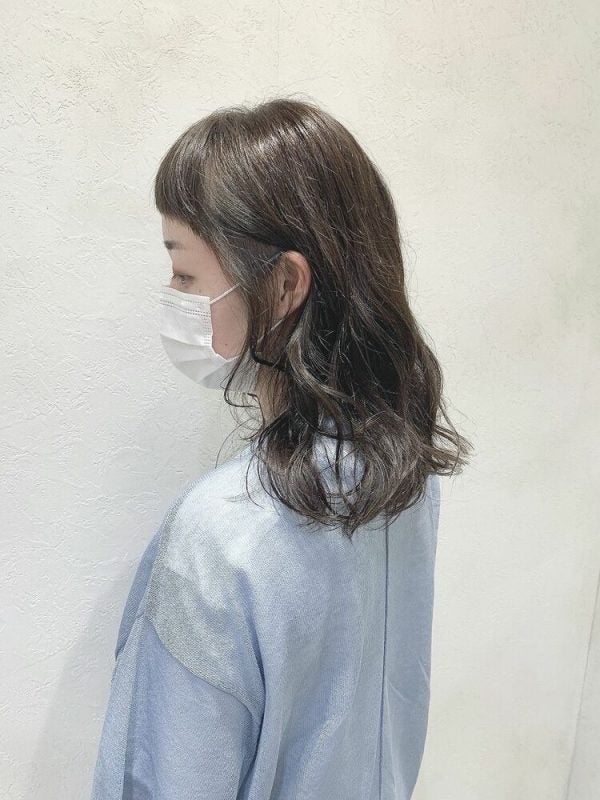 カーキグレージュってどんな髪色 21年は大人らしく上品な髪色にしよう モデルプレス