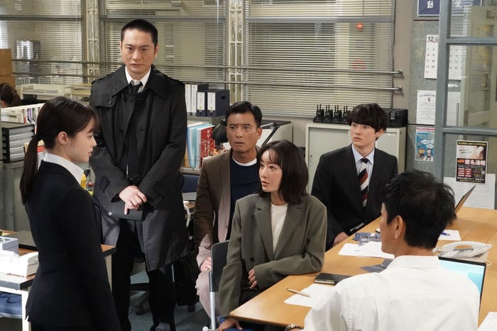 (左から)橋本環奈、JP、徳重聡、松本まりか、前田拳太郎、沢村一樹「トクメイ!警視庁特別会計係」第7話(C)カンテレ