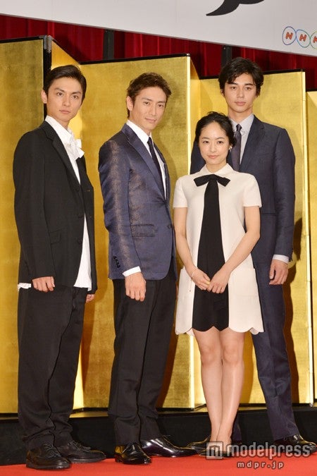 （左から）高良健吾、伊勢谷友介、井上真央、東出昌