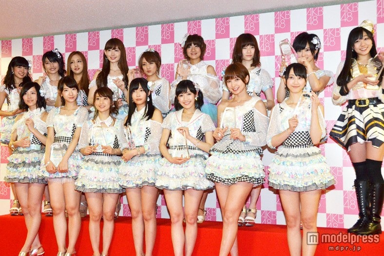AKB48新選抜、フォーメーション初披露「絵が地味」