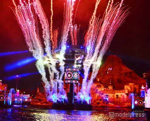 東京ディズニーシー “95億円” 新ナイトショー「ビリーヴ」初披露 圧巻の迫力に大歓声 感動と興奮に包まれる