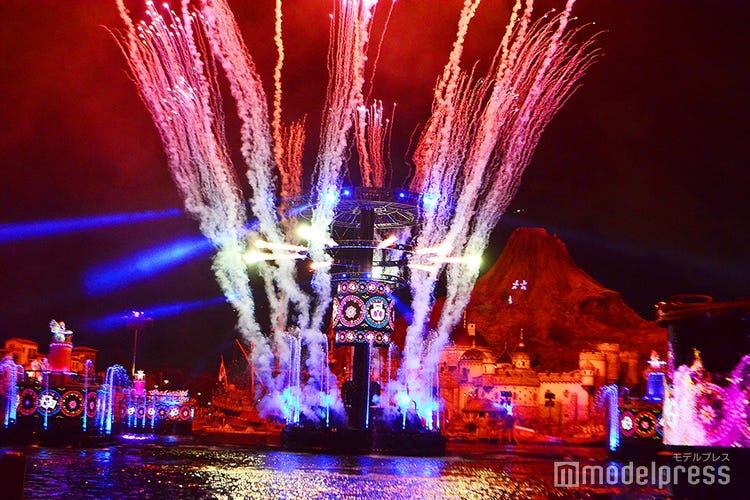 東京ディズニーシー 95億円 新ナイトショー ビリーヴ 初披露 圧巻の迫力に大歓声 感動と興奮に包まれる モデルプレス 東京ディズニーシー 95億円 新ナイトショー ビリーヴ 初披露 圧巻の迫力に大歓声 感動と興奮に包まれる モデルプレス