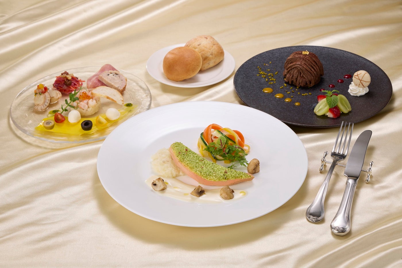 デラ・ディーバ・スペシャルコース(魚)/画像提供:ユニバーサル・スタジオ・ジャパン