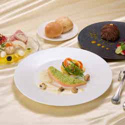 デラ・ディーバ・スペシャルコース(魚)/画像提供:ユニバーサル・スタジオ・ジャパン