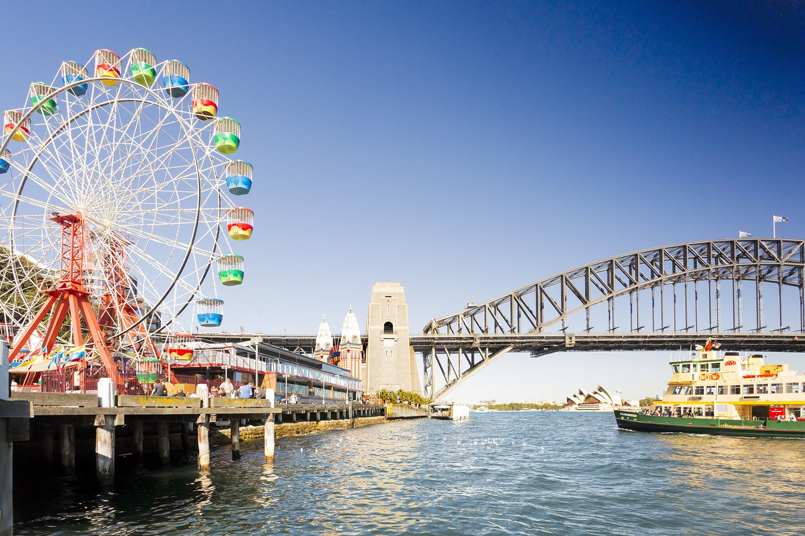 ルナ・バーク敷地内から見える、ハーバー・ブリッジや、オペラ・ハウス／Steve Back; Destination NSW