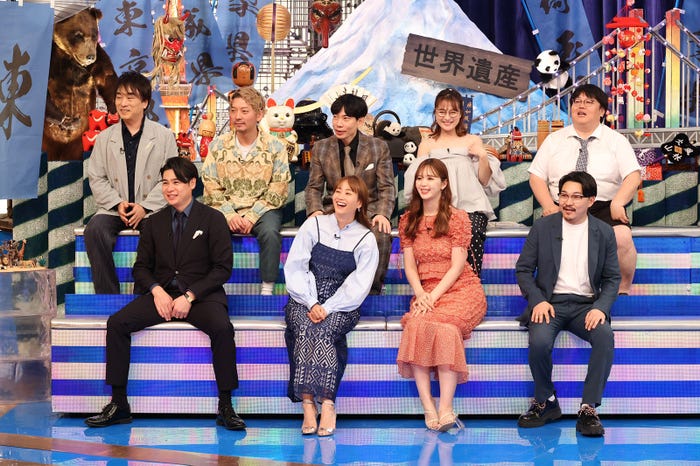 東軍(前列左から)吉村崇、藤本美貴、藤田ニコル、伊藤俊介(後列左から)関智一、嶋佐和也、板倉俊之、鈴木奈々、関太(C)フジテレビ