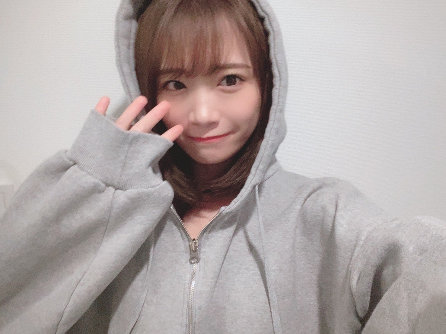 Web生配信番組に登場した秋元真夏（提供写真）