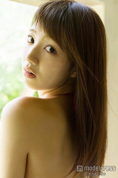 アイドリング!!!石田佳蓮写真集『Charmant』(8月25日発売、ワニブックス刊)より/撮影:細居幸次郎/画像提供:ワニブックス