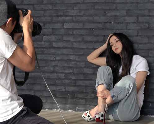 安室奈美恵、最後のファッション誌取材に密着 最新スタイルが続々登場