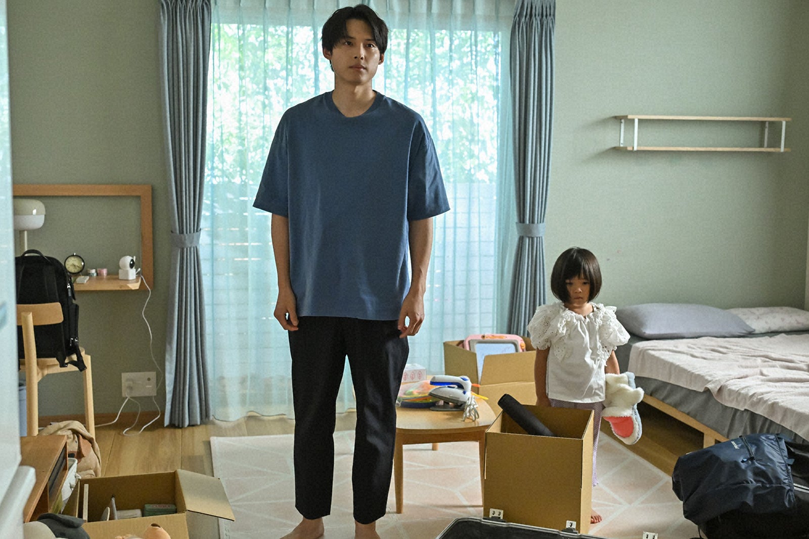 松村北斗、倉田瑛茉「西園寺さんは家事をしない」第6話より（C）TBS