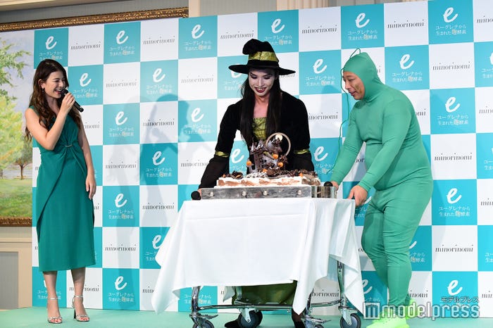 スザンヌ、トム・ブラウン (C)モデルプレス