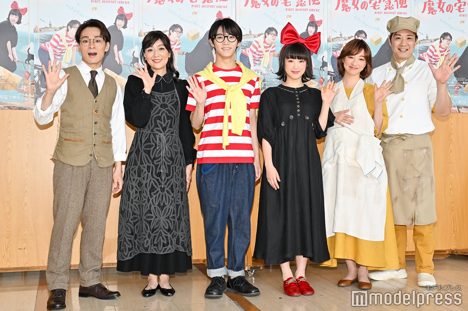 （左から）神田恭兵、生田智子、黒田光輝、山戸穂乃葉、白羽ゆり、藤原一裕（C）モデルプレス