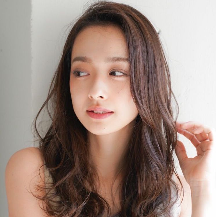 画像3 15 パーマ ロングは前髪なしで大人っぽく 30代 40代に似合うスタイルをご紹介 モデルプレス