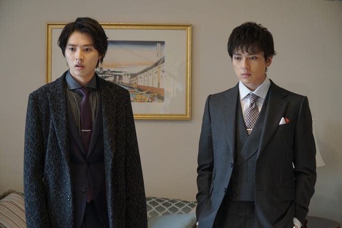 山崎賢人、新田真剣佑/「トドメの接吻」第5話より(C)日本テレビ