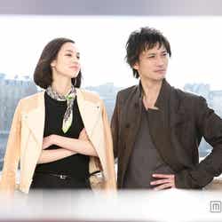 水原希子、安藤政信/資生堂「TSUBAKI」ヘッドスパ新CMメイキングショット