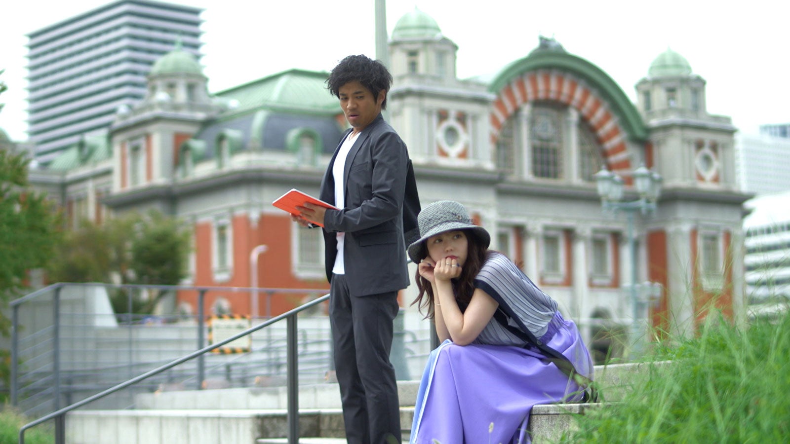 （左から）和田正人、峯岸みなみ （C）カンテレ