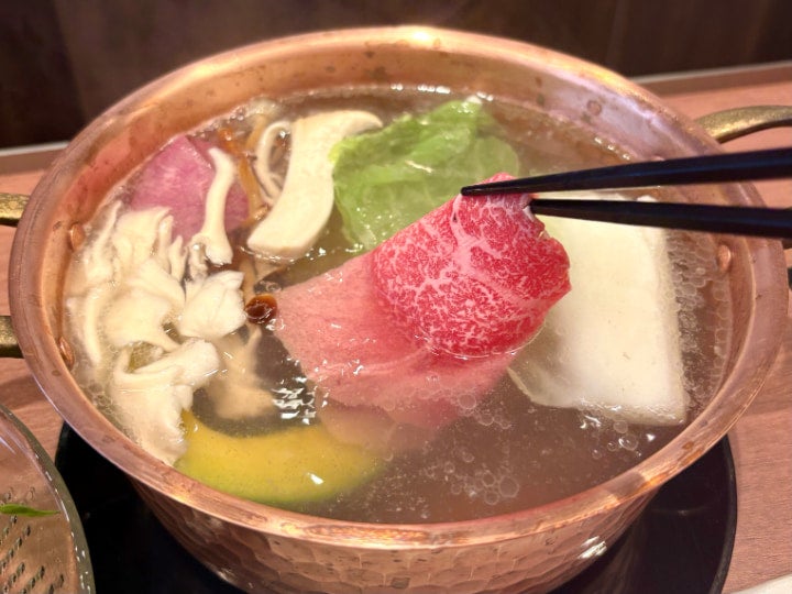 【大阪】なんばに注目ランチ！一人一鍋の「すき焼きしゃぶしゃぶ杵屋萬野」