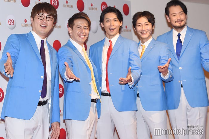 純烈(左から)酒井一圭、友井雄亮、白川裕二郎、後上翔太、小田井涼平)(C)モデルプレス