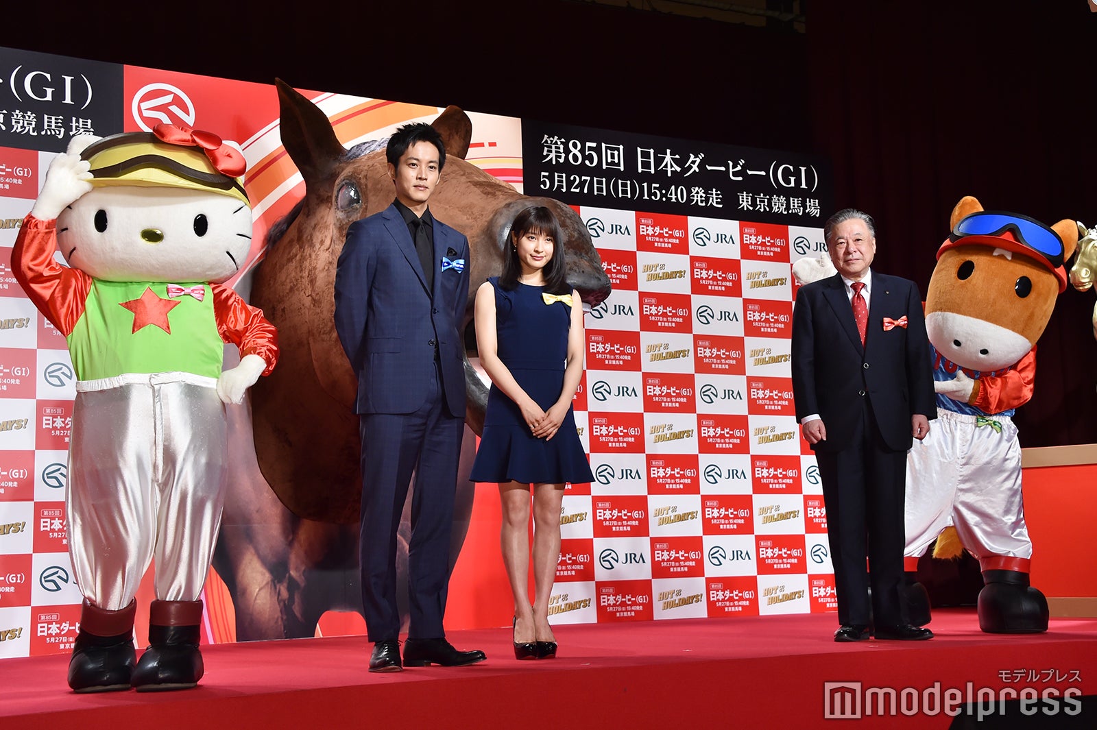 松坂桃李（左から2番目）、土屋太鳳（左から3番目）（C）モデルプレス