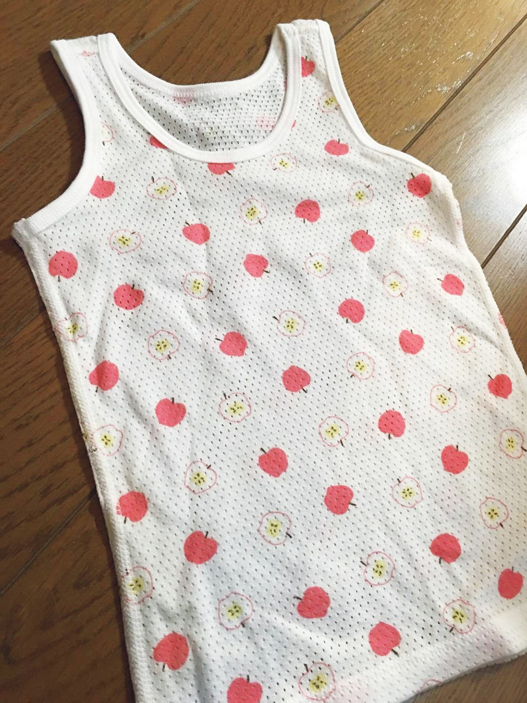 メッシュ肌着は汗かき娘の夏の定番（画像提供：セブン＆アイ出版）