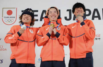 スノボ男子メダリスト3選手 五輪の採点システムに持論 長谷川「見ている人の気持ちが落ちるのは良くない」